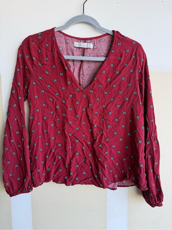 Abercrombie & Fitch Tops - Abercrombie & Fitch Red V-Neck Long Sleeve Floral Dot Blouse
